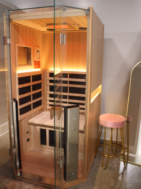 Dawgs won and we may have partied a little too hard! 😂  Sunday calls for a detox! 🧖‍♀️ Come sweat it out in our sauna and get ready for the week ahead. Call us to get it heated and ready for you! ✨  Oconee Tan + Wellness 
📍 @thevillagemalcombridge 
📱 706-818-2722