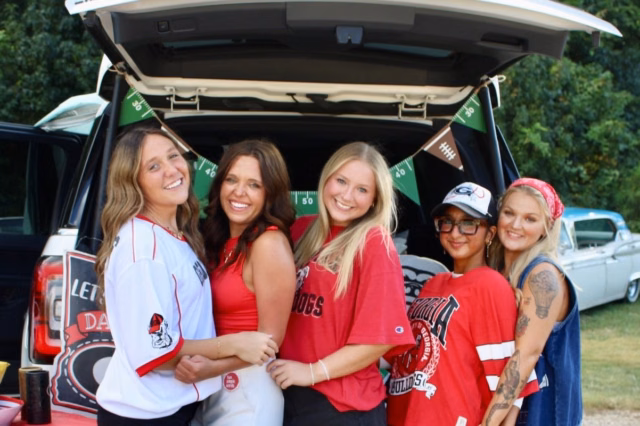 ITS GAME DAY FOR THE DAWGS 
Here till 5 and ready to give you the perfect glow 💌  Oconee Tan + Wellness 
📍 @thevillagemalcombridge 
📱 706-818-2722
