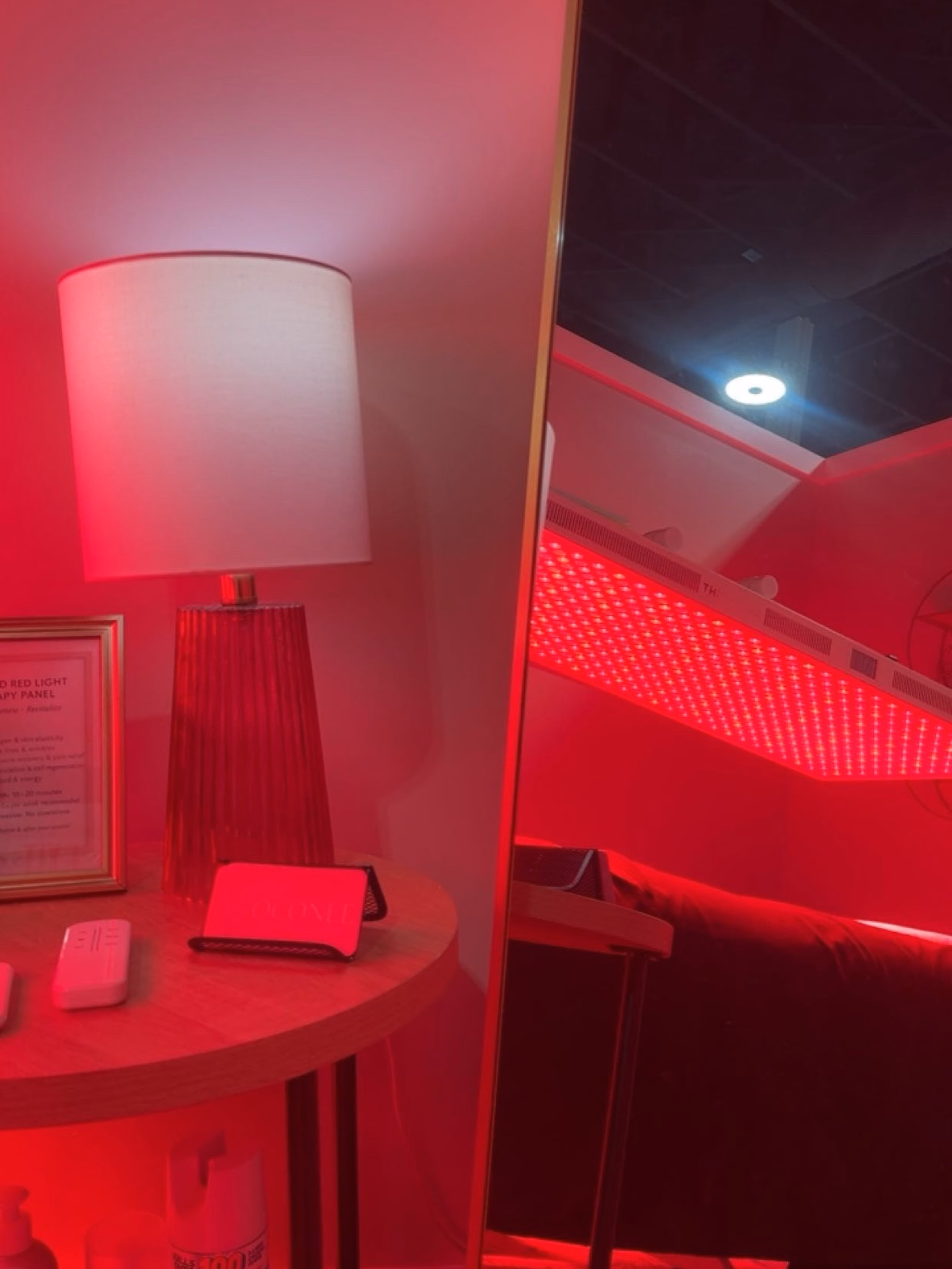 Need a little extra self-care in your routine? ❤️✨  Come relax with some red light therapy at Oconee Tan + Wellness! It’s the perfect little add-on when you want to give your skin some extra love while you unwind. 💆‍♀️✨  Oconee Tan + Wellness 
📍 @thevillagemalcombridge 
📱 706-818-2722